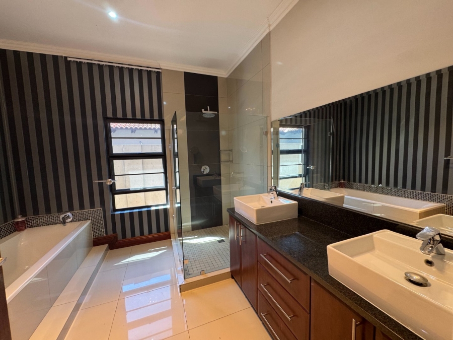 To Let 4 Bedroom Property for Rent in Pecanwood Estate North West